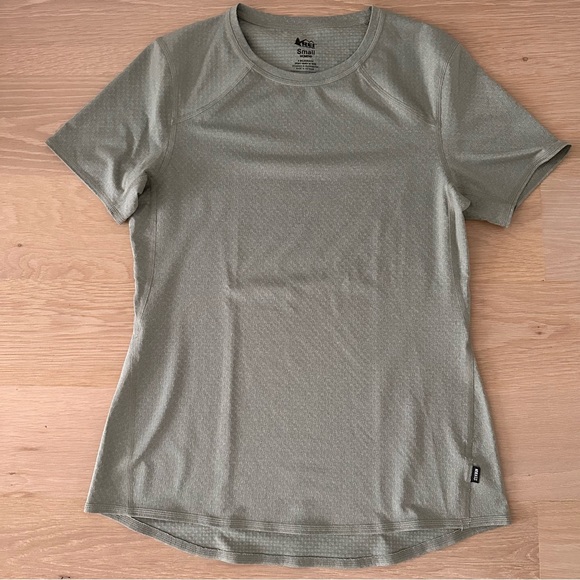 REI - WOMAN'S T-SHIRT - SIZE SMALL - EXCELLENT CONDITION - WORN ONCE - Picture 1 of 5